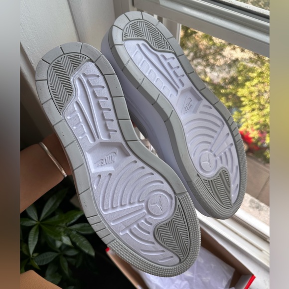 Brand New Jordan 1 Low Elevate Women’s size 11 - Picture 5 of 8